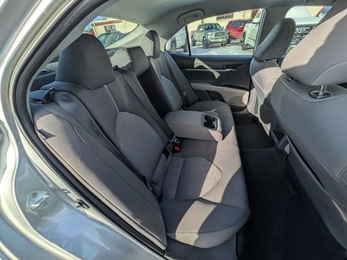 Used 2022 Toyota Camry LE image 19