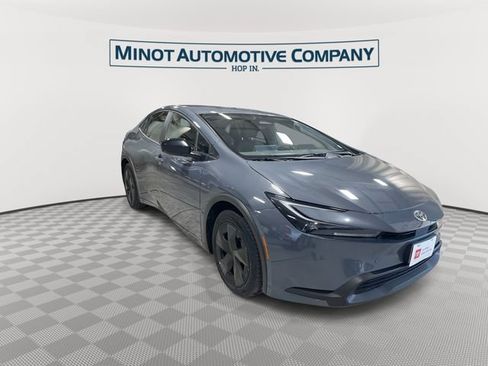 Used 2025 Toyota Prius LE FWD image 2