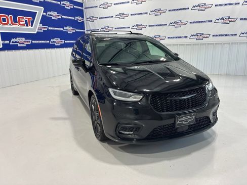 Used 2025 Chrysler Pacifica Limited FWD image 8