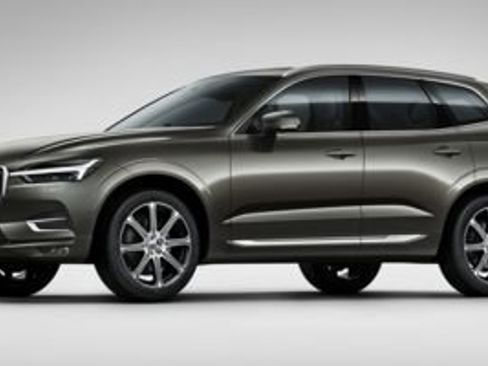 Used 2019 Volvo XC60 T5 Momentum w/ Multimedia Package image 1