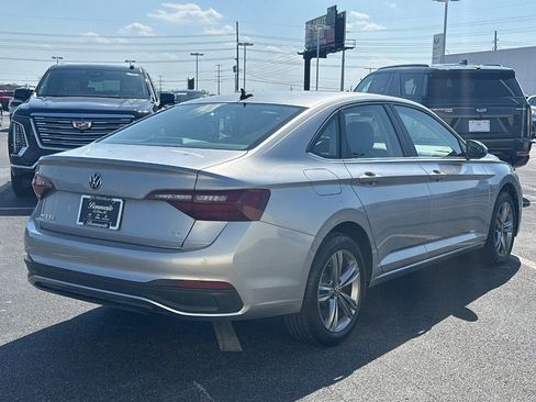 Used 2024 Volkswagen Jetta SE FWD image 5