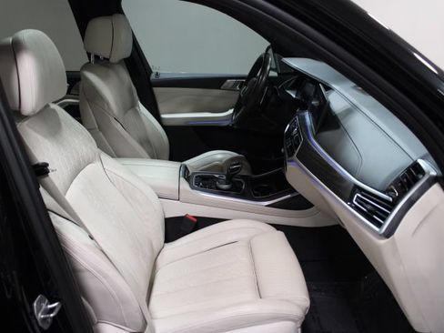 Used 2021 BMW X7 M50i w/ Dynamic Handling Package AWD/4WD image 27