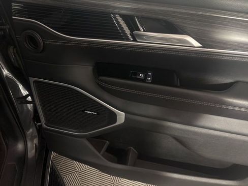 Used 2024 Jeep Wagoneer L Series II w/ Flexible Seating Group image 18