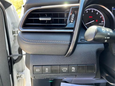 Used 2023 Toyota Camry SE FWD image 11