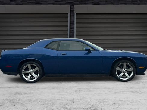 Used 2010 Dodge Challenger R/T image 3