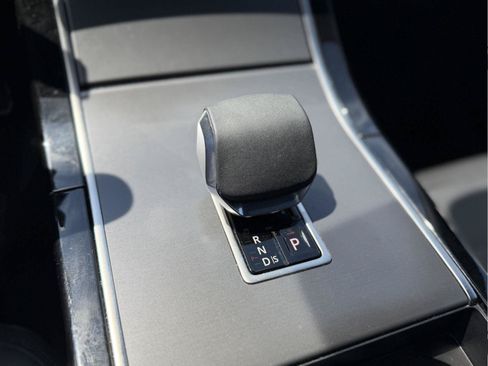 Used 2025 Land Rover Range Rover Velar Dynamic SE AWD/4WD image 19