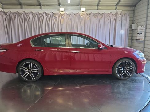 Used 2017 Honda Accord Sport image 9