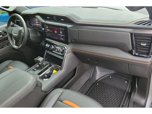 Used 2025 GMC Sierra 1500 AT4 w/ Technology Package AWD/4WD image 22
