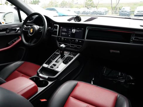 Used 2022 Porsche Macan AWD/4WD image 19