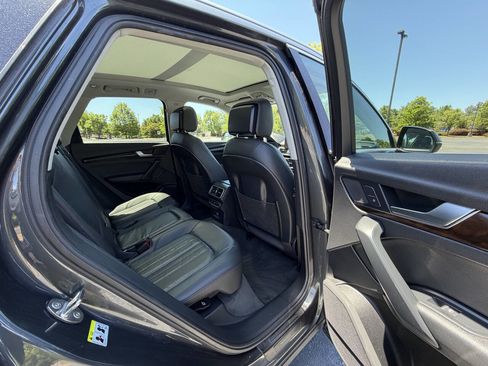 Used 2019 Audi Q5 2.0T Premium w/ Convenience Package AWD/4WD image 14