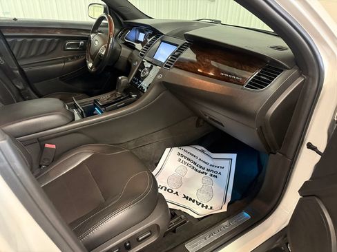 Used 2013 Ford Taurus Limited FWD image 31