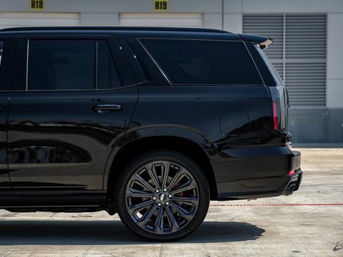 Used 2025 Cadillac Escalade V image 7