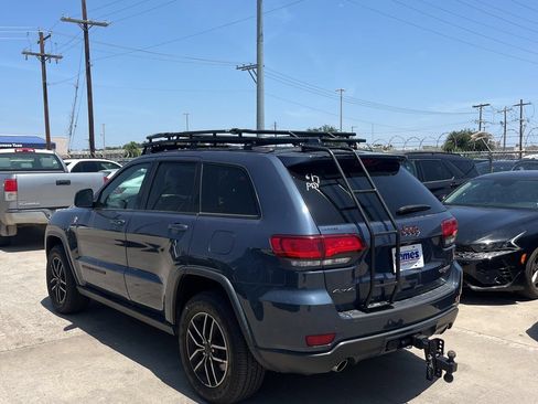 Used 2019 Jeep Grand Cherokee Trailhawk w/ Trailhawk Luxury Group AWD/4WD image 2