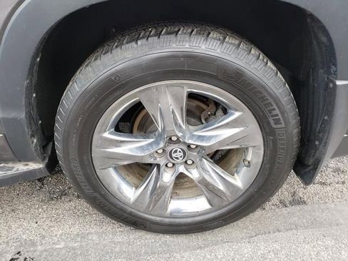 Used 2018 Toyota Highlander Limited Platinum image 20
