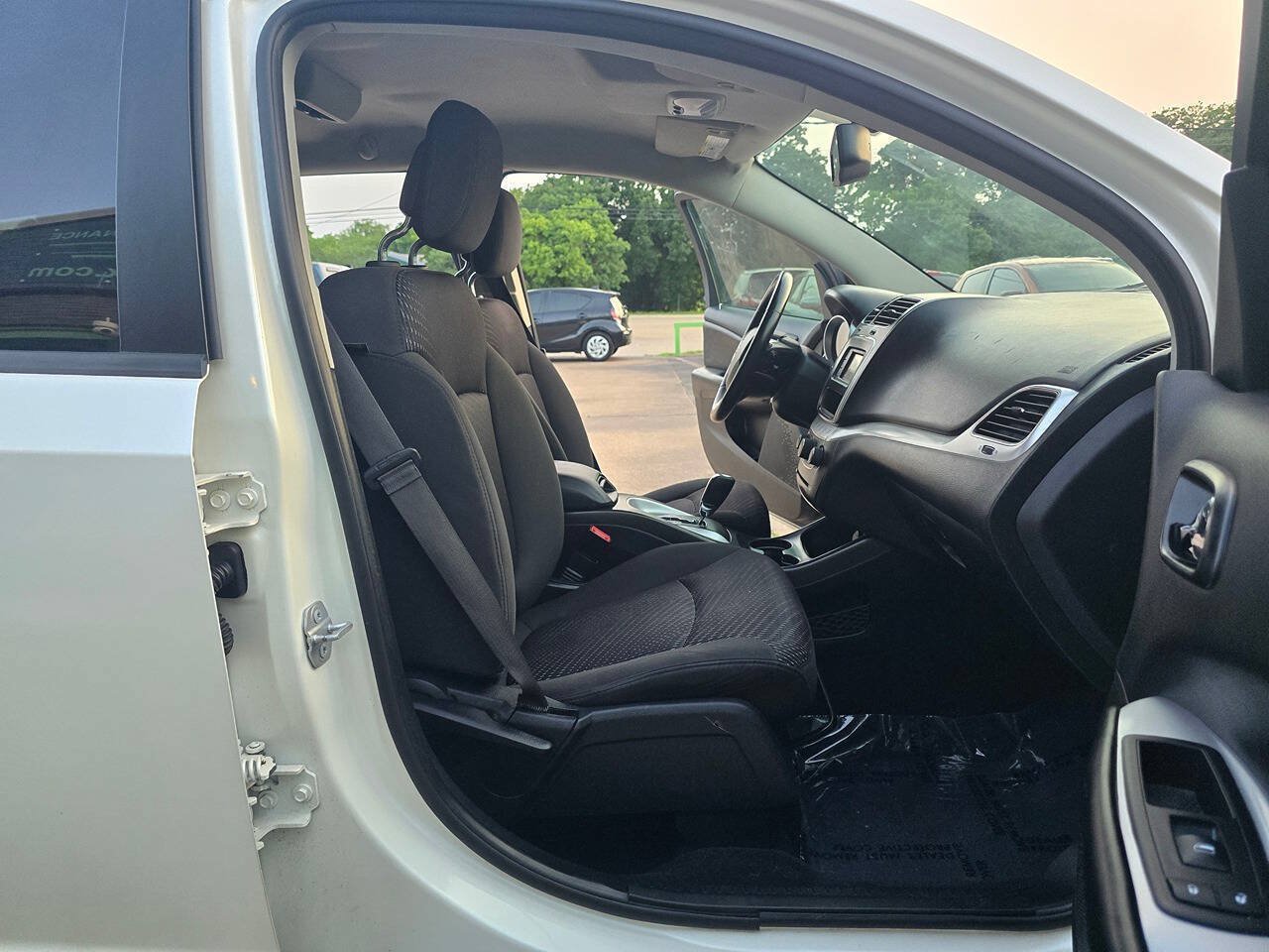 Used 2016 Dodge Journey SXT FWD image 26