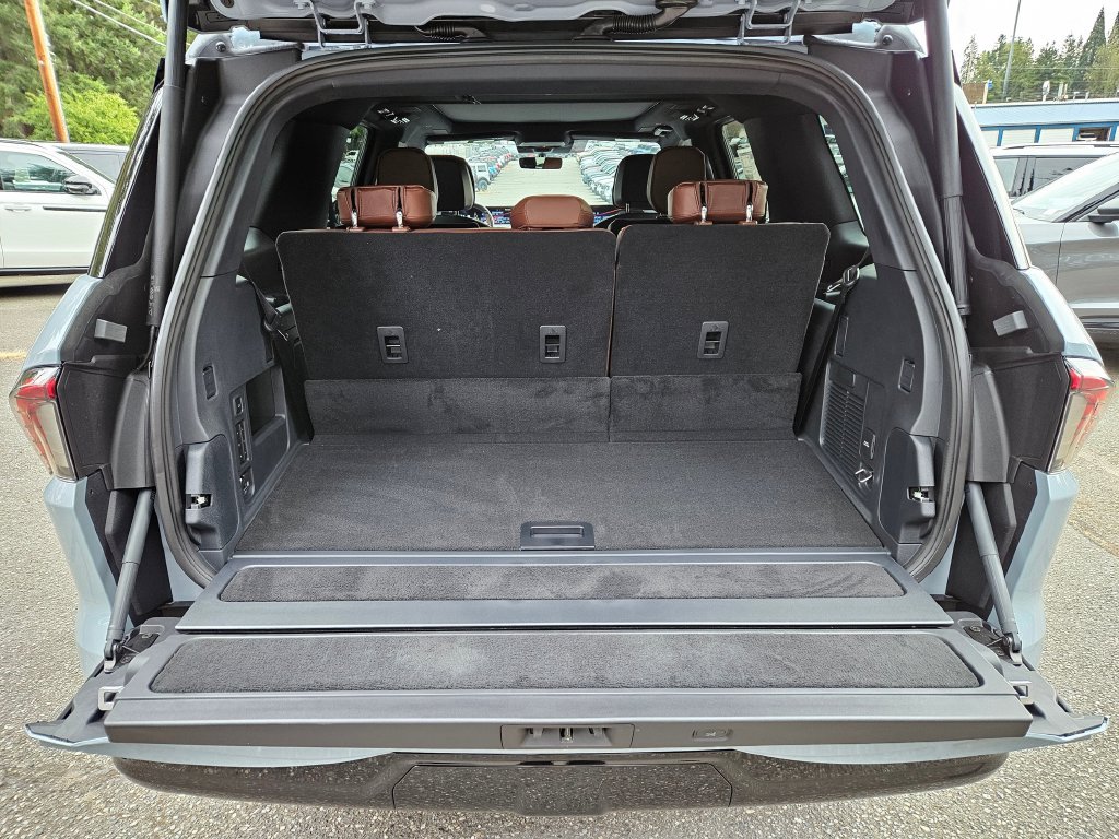 New 2027 Lincoln Navigator Reserve AWD/4WD image 11