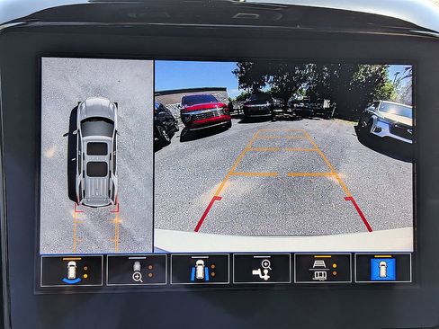 Certified 2023 Chevrolet Traverse Premier FWD image 20