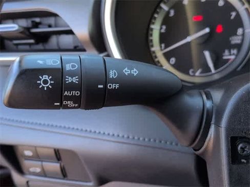 Used 2020 Toyota Highlander XLE image 29