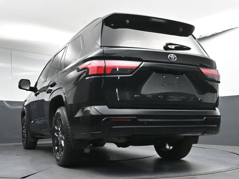Used 2023 Toyota Sequoia Platinum image 37