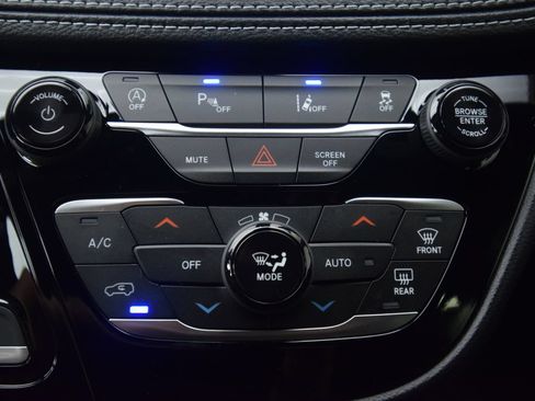 New 2027 Chrysler Pacifica Select AWD/4WD image 19