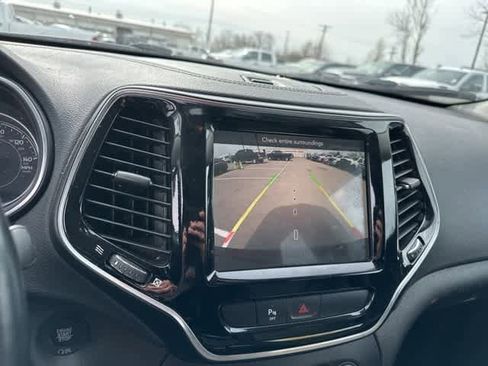 Used 2019 Jeep Cherokee Limited w/ Trailer Tow Group image 7