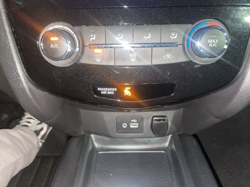 Used 2021 Nissan Rogue Sport S image 24