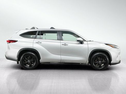 Used 2023 Toyota Highlander L AWD/4WD image 6