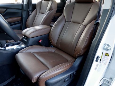 Used 2023 Subaru Ascent Touring image 6