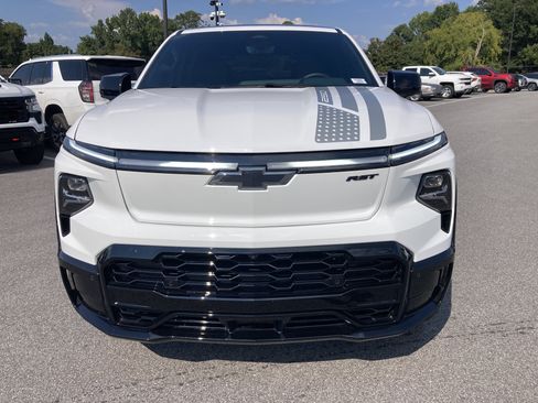 New 2026 Chevrolet Silverado EV 4x4 Crew Cab image 2