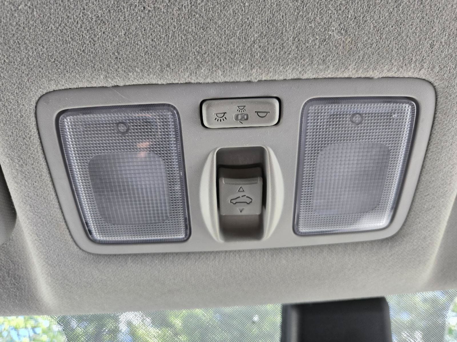 Used 2023 Hyundai Venue SEL FWD image 21