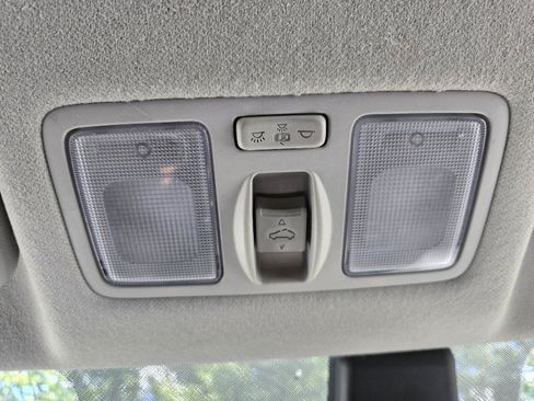 Used 2023 Hyundai Venue SEL FWD image 21