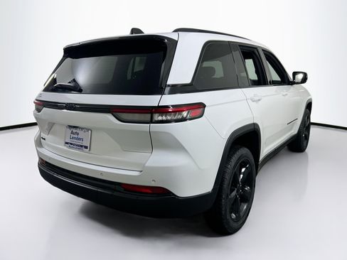 Used 2023 Jeep Grand Cherokee Altitude AWD/4WD image 5