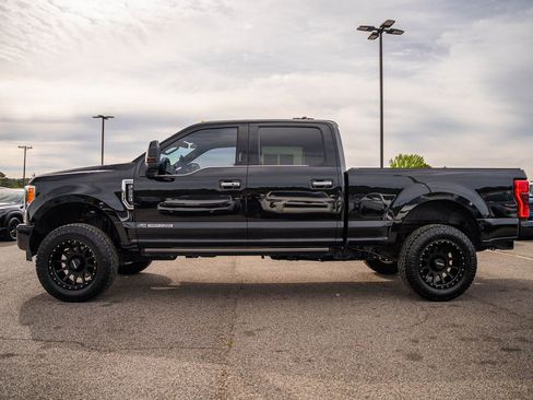 Certified 2019 Ford F250 Platinum w/ Platinum Ultimate Package AWD/4WD image 5