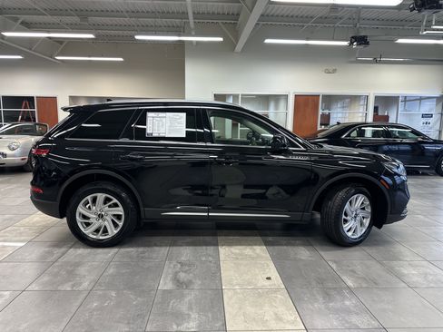 Used 2021 Lincoln Corsair AWD image 9