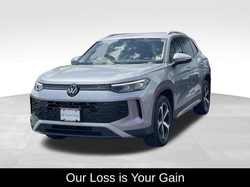 Certified 2025 Volkswagen Tiguan SE AWD/4WD image 2