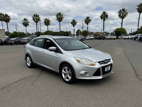 Used 2012 Ford Focus SE FWD image 2