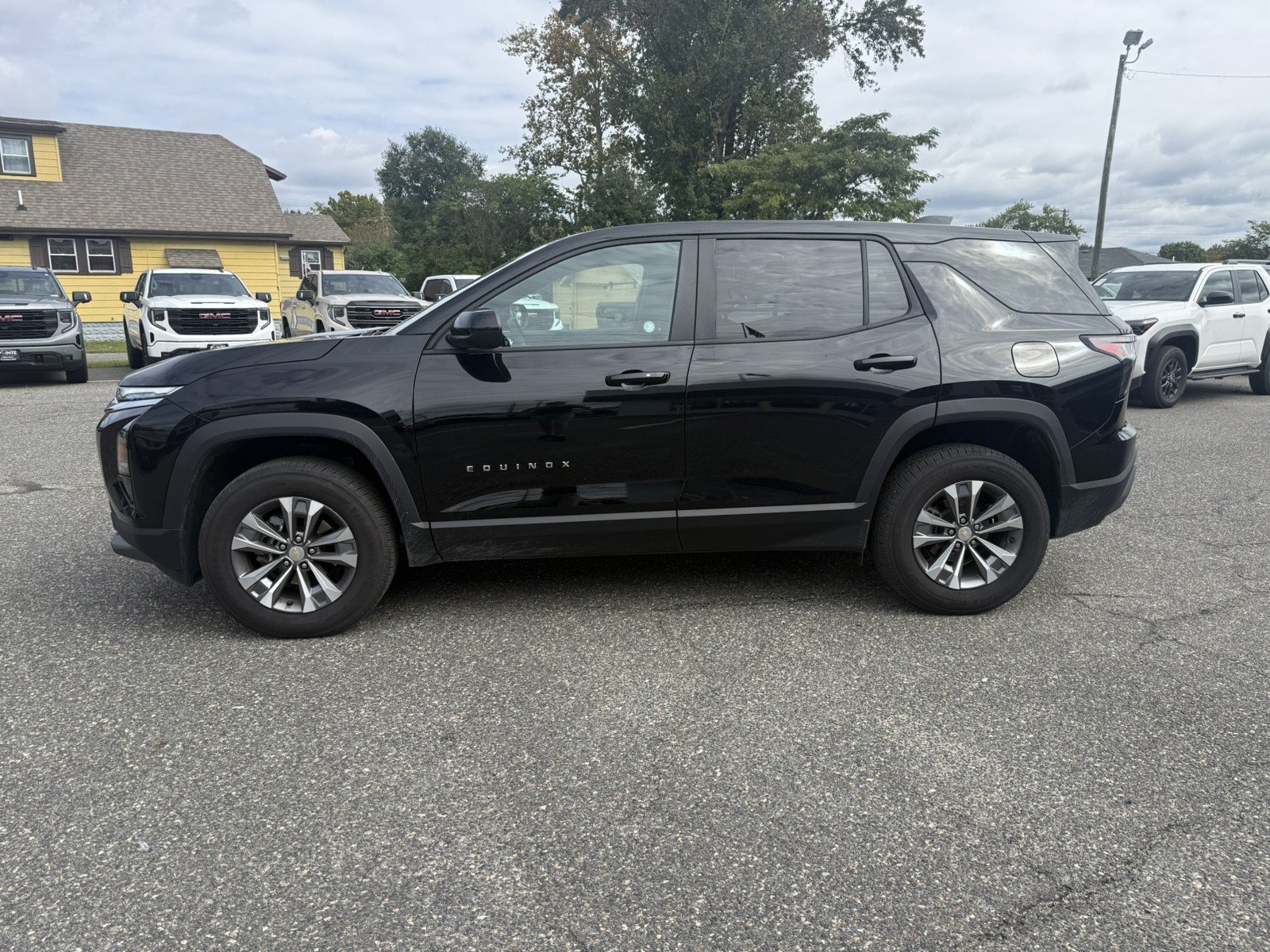 Used 2026 Chevrolet Equinox LT FWD image 6