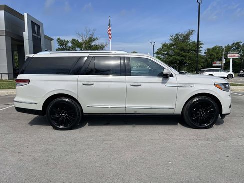 Certified 2023 Lincoln Navigator L Reserve AWD/4WD image 2