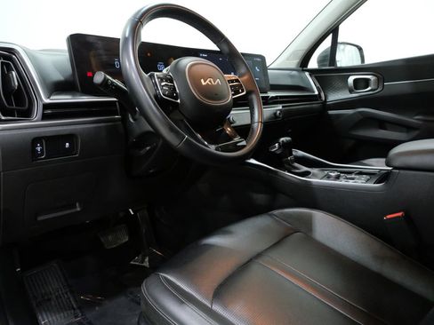 Used 2024 Kia Sorento S image 10