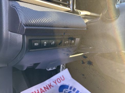 Used 2025 Toyota Camry SE image 12