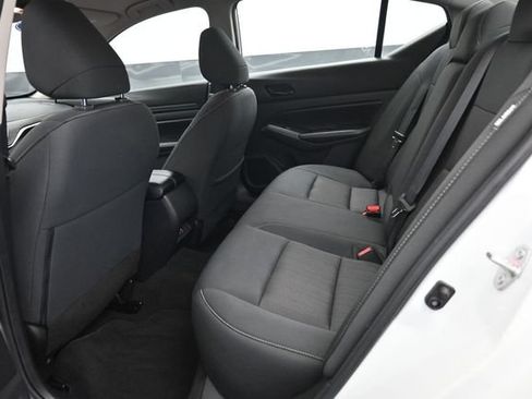 Used 2025 Nissan Altima 2.5 SV FWD image 10