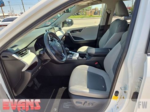 Used 2019 Toyota RAV4 Limited AWD/4WD image 17