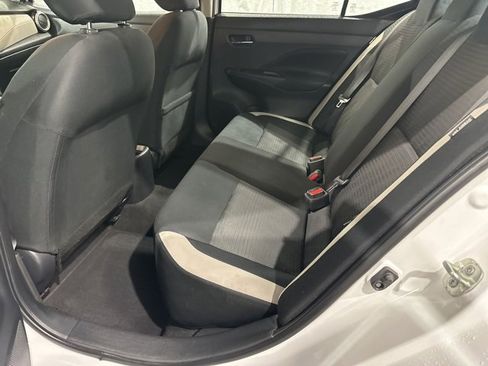 Used 2021 Nissan Versa SV image 10