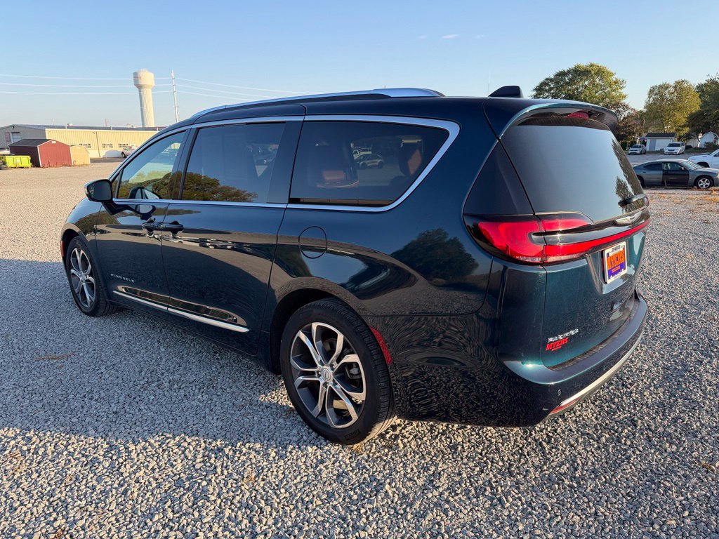 Used 2025 Chrysler Pacifica Pinnacle FWD image 33