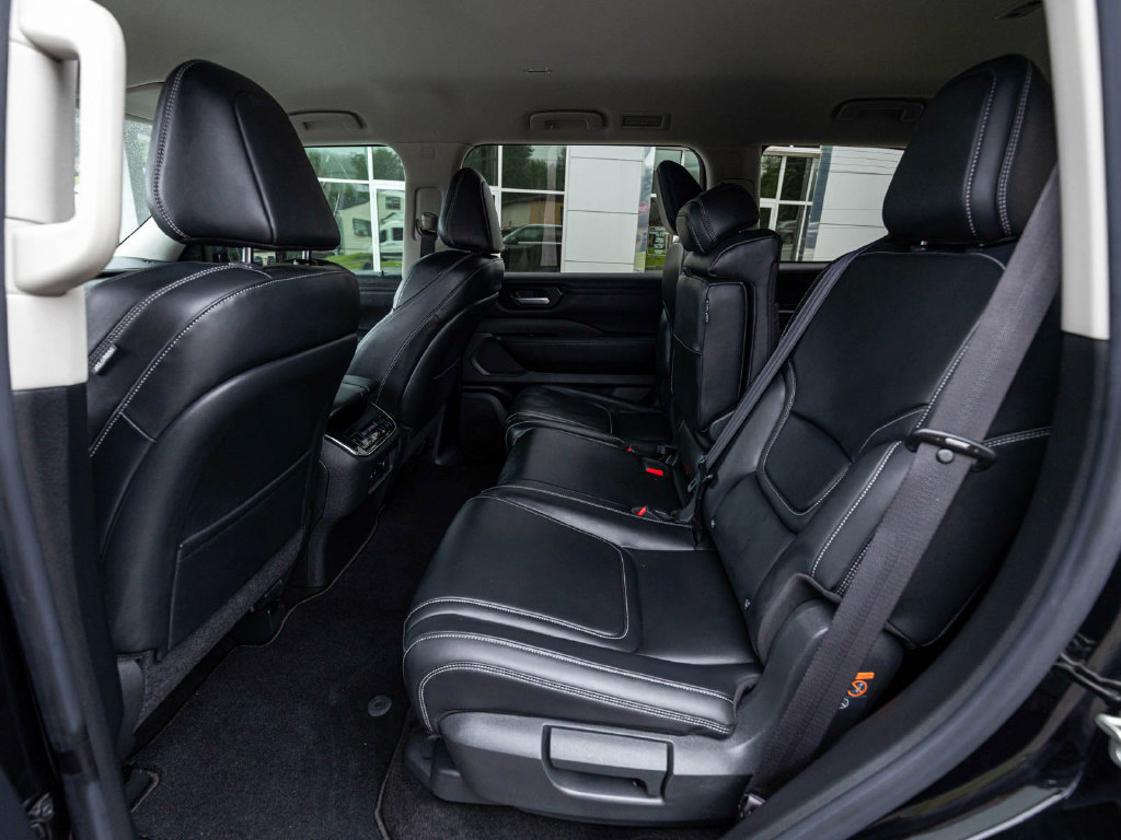 Used 2025 Nissan Armada SV AWD/4WD image 27