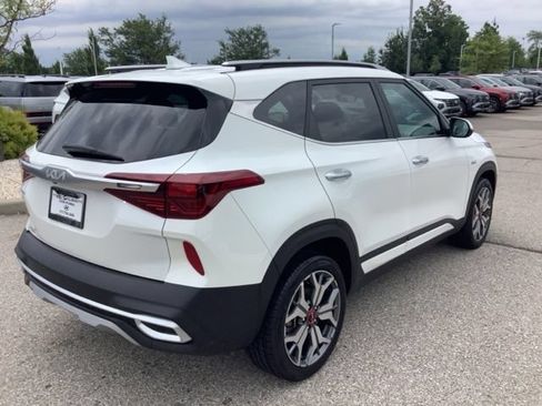 Used 2023 Kia Seltos SX w/ SX Sunroof Package AWD/4WD image 5