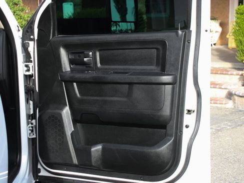 Used 2018 RAM 3500 Tradesman w/ Popular Equipment Group image 37