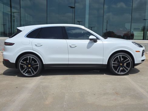 Certified 2023 Porsche Cayenne w/ Premium Package AWD/4WD image 8