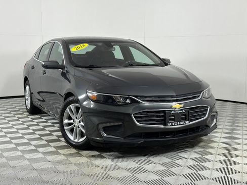 Used 2018 Chevrolet Malibu LT FWD image 2