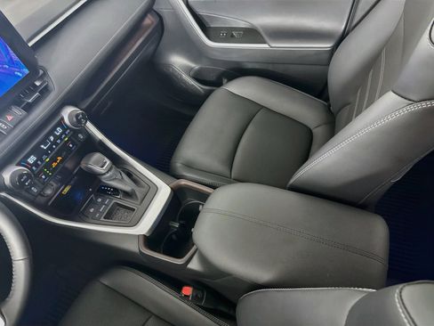 Used 2025 Toyota RAV4 Limited w/ Advanced Technology Package FWD image 28